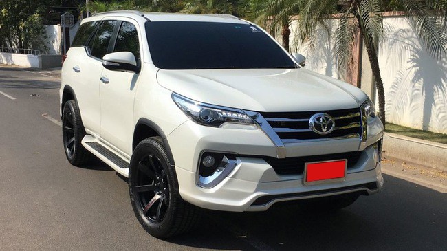 TOYOTA FORTUNER 2017 MANG PHONG CÁCH THỂ THAO - VỚI BODY KIT NHẬP KHẨU THÁI LAN